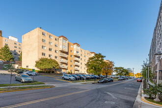 College Park Towers in College Park, MD - Building Photo - Building Photo