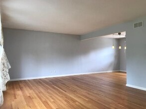 7105 Summit Rd in Darien, IL - Building Photo - Building Photo