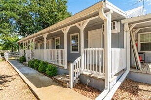 720 Pritchett Ln in Kemp, TX - Building Photo