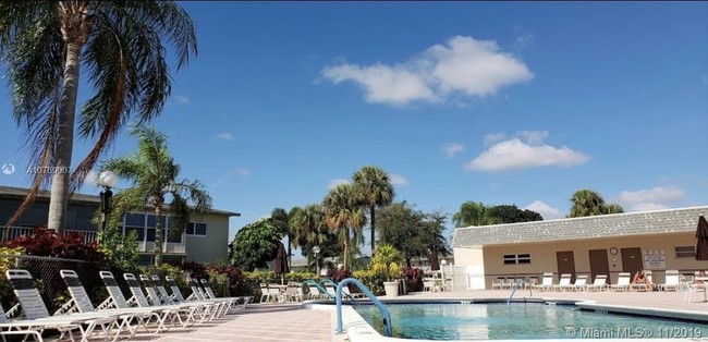 7305 W Atlantic Blvd-Unit -105 in Margate, FL - Foto de edificio - Building Photo