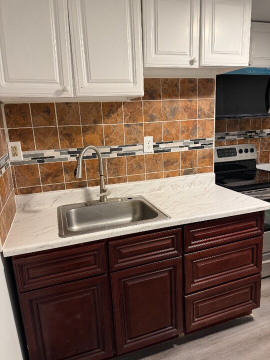14 Meehan Ave-Unit -1st floor in Philadelphia, PA - Building Photo