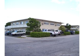 The Palms Apartments in Riviera Beach, FL - Building Photo - Building Photo