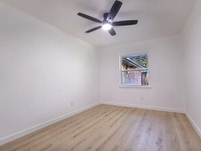 10023 Kirkhaven Dr in Dallas, TX - Building Photo - Building Photo