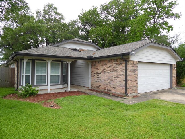 8126 Glorieta Dr in Houston, TX - Building Photo - Building Photo