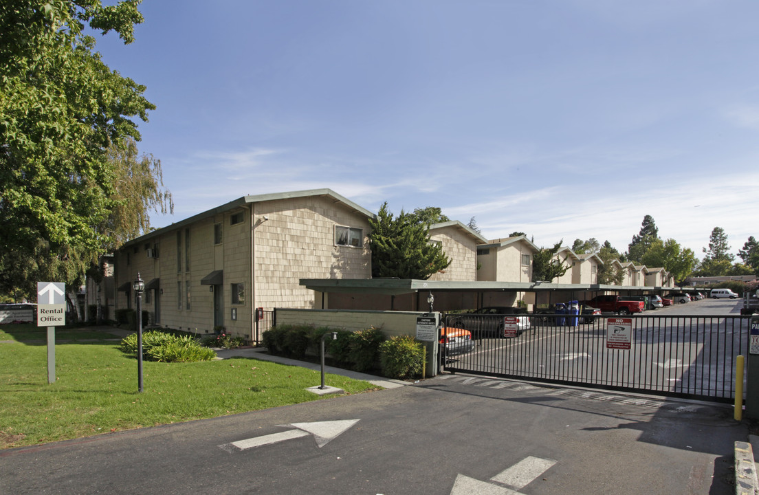 Menclair Apartments in San Jose, CA - Foto de edificio