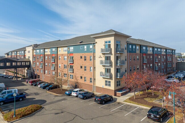 Arrive Watertower in Eden Prairie, MN - Foto de edificio - Building Photo