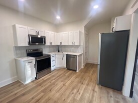 910 Sanders St in Indianapolis, IN - Building Photo