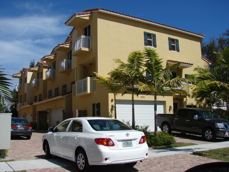 421 SE 13th St in Fort Lauderdale, FL - Building Photo