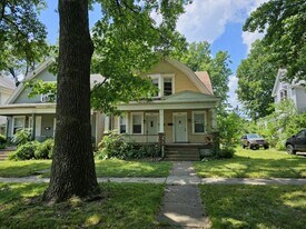 1913 S 7th St in Springfield, IL - Building Photo
