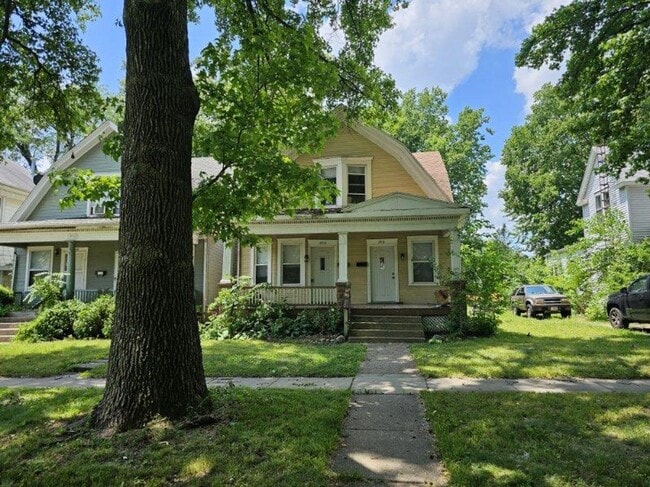 property at 1913 S 7th St