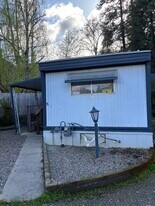 3764 Rogue River Hwy in Grants Pass, OR - Building Photo