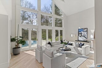 32 Buttonball Ln in Weston, CT - Building Photo - Building Photo