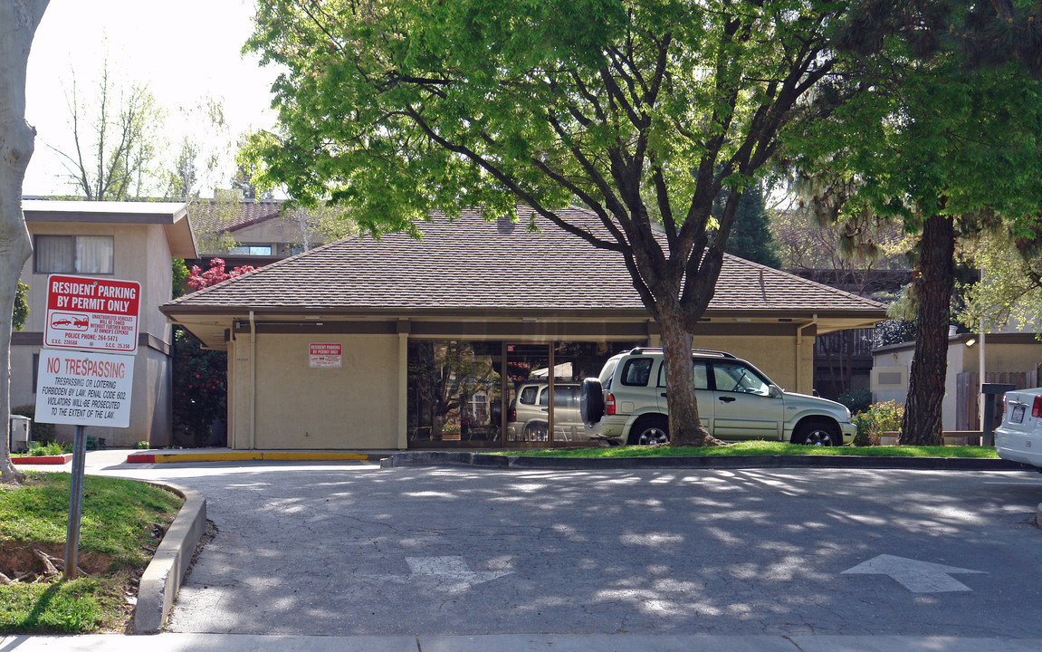 917 38th St in Sacramento, CA - Building Photo