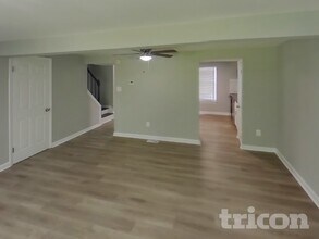 9226 Throgmorton Rd in Parkville, MD - Foto de edificio - Building Photo