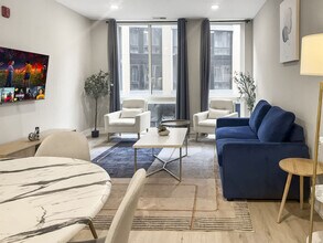 626 N Delaware Ave in Philadelphia, PA - Foto de edificio - Building Photo