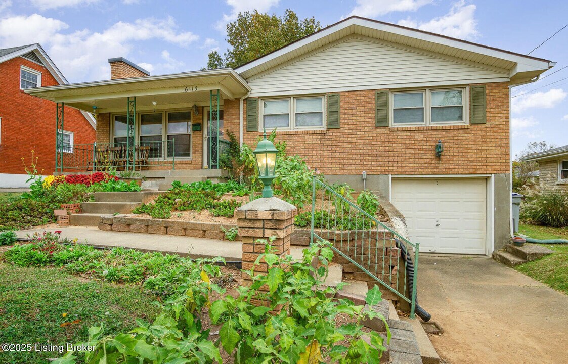 6113 Princess Way in Louisville, KY - Building Photo