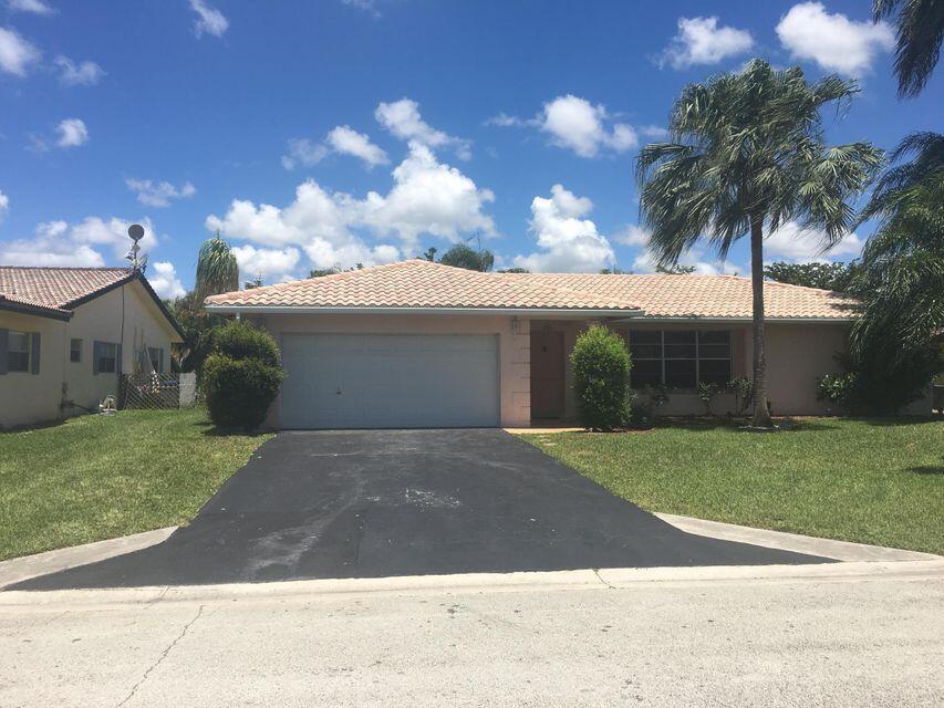 10945 NW 40th St in Coral Springs, FL - Building Photo