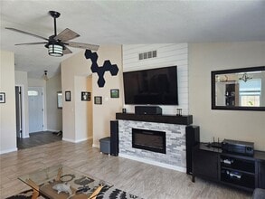 210 Lake Charles Ct in Oldsmar, FL - Building Photo - Building Photo