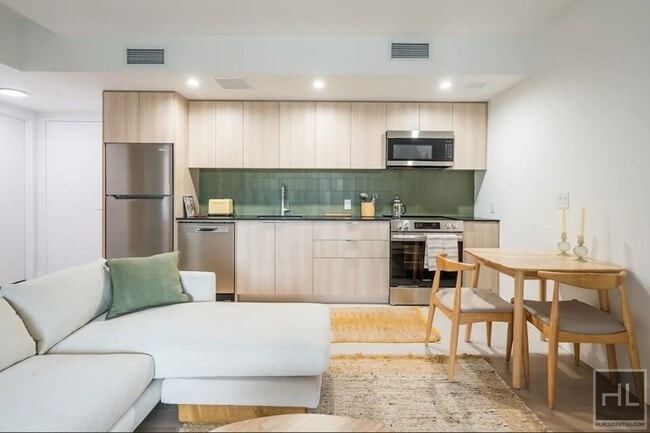 975 Nostrand Ave in Brooklyn, NY - Building Photo - Building Photo