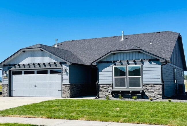 13833 N Apex Way in Hayden, ID - Building Photo - Building Photo