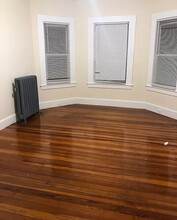 27 Forest St, Unit 1 in Cambridge, MA - Foto de edificio - Building Photo