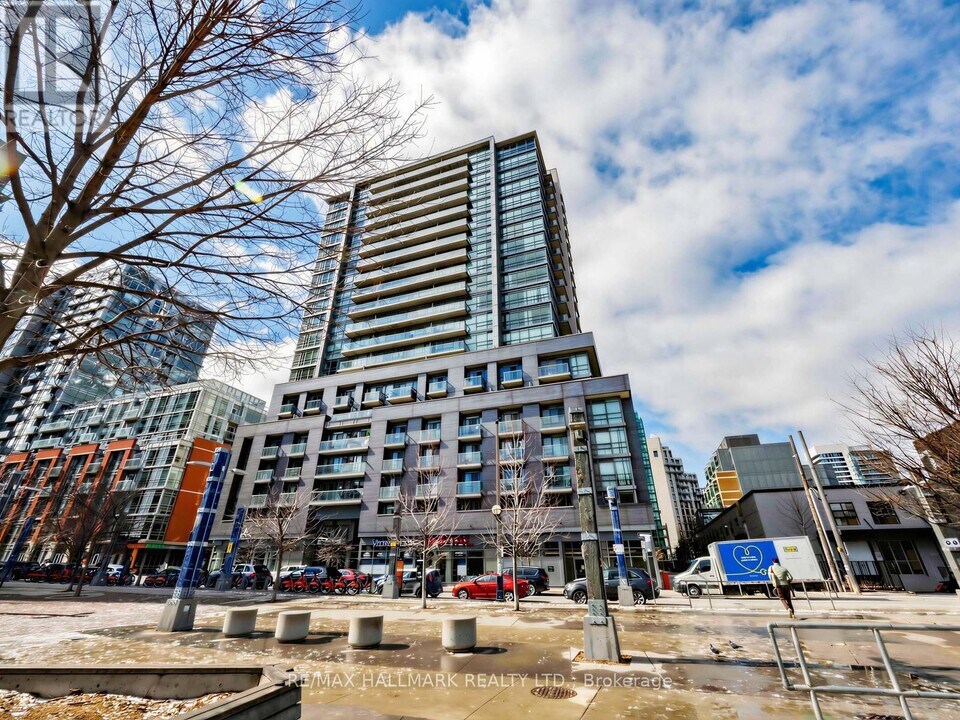 68 Abell St in Toronto, ON - Building Photo