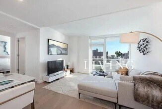 1 Ocean Dr in Brooklyn, NY - Building Photo - Building Photo