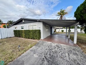 221 NE 24th St in Pompano Beach, FL - Building Photo - Building Photo