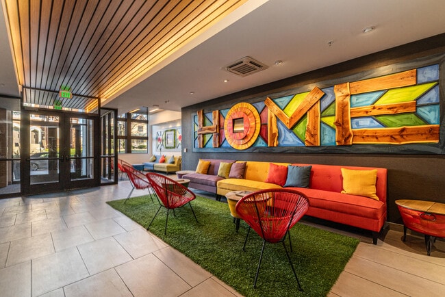 215 E Pleasant St in Oconomowoc, WI - Building Photo - Building Photo