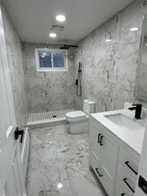 202 Crystal Brook Hollow Rd in Port Jefferson Station, NY - Foto de edificio - Building Photo