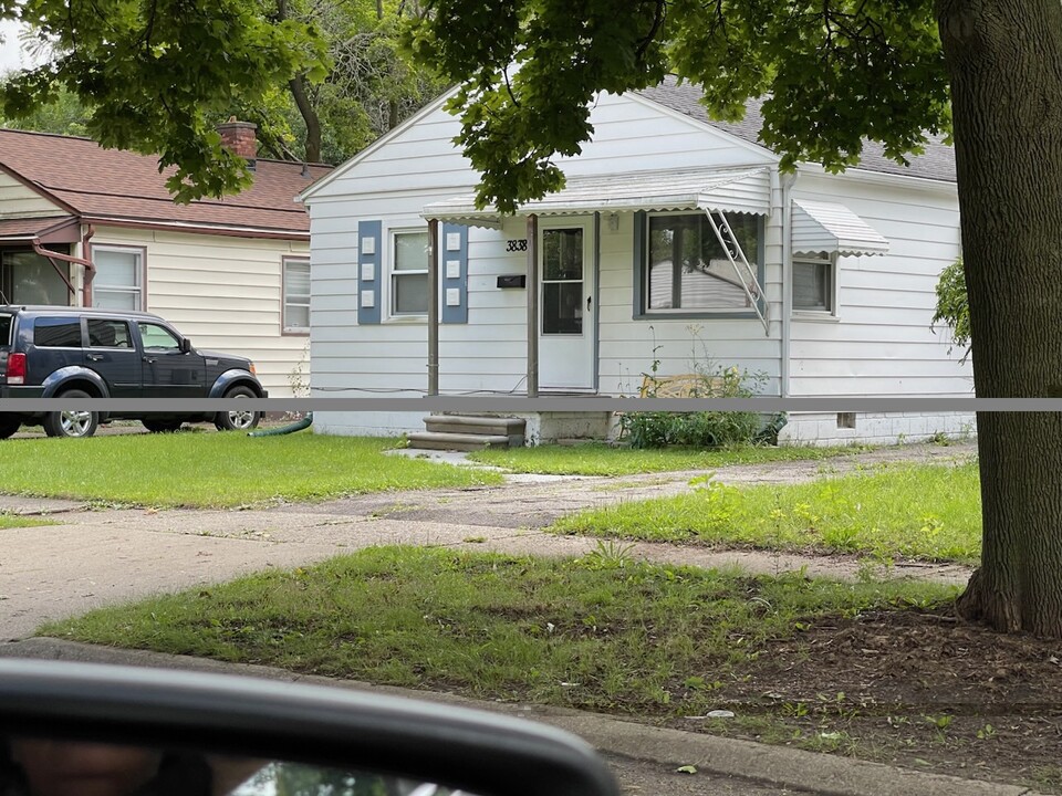 3838 Pitkin Ave in Flint, MI - Foto de edificio