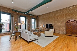 1470 N Milwaukee Ave, Unit 3 in Chicago, IL - Building Photo - Building Photo