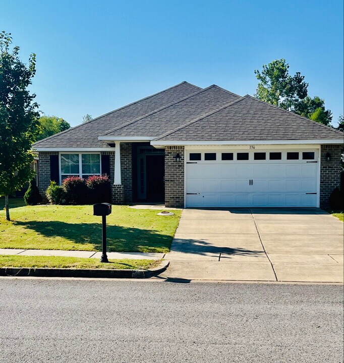 136 Gardengate Dr in Harvest, AL - Building Photo