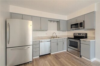 9009 E 85th Terrace in Raytown, MO - Foto de edificio - Building Photo