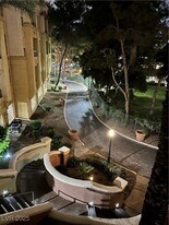 230 E Flamingo Rd in Las Vegas, NV - Building Photo