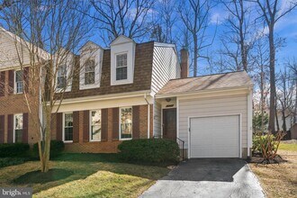 5907 Wood Sorrels Ct in Burke, VA - Building Photo - Building Photo