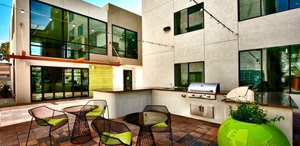 Cactus Forty-2 in Phoenix, AZ - Building Photo - Building Photo