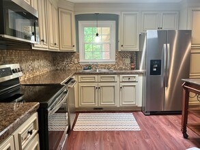 1005 Hayfield Ln in Greensboro, NC - Building Photo - Building Photo