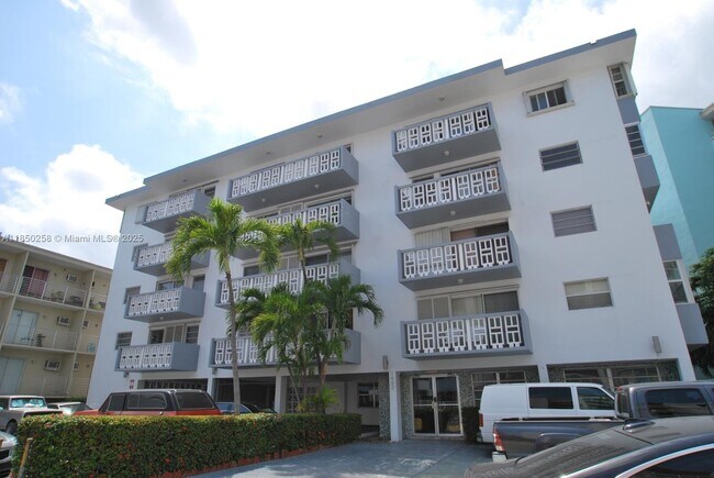 property at 1662 Lincoln Ct