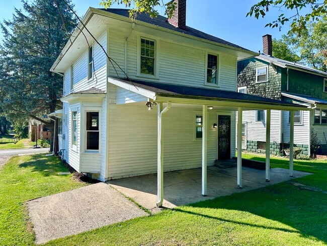 611 Raymond St in New Castle, PA - Building Photo - Building Photo