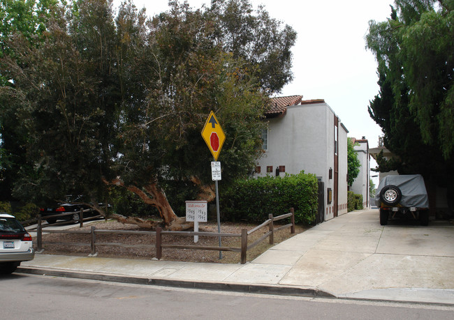 1943-1949 Emerald St in San Diego, CA - Foto de edificio - Building Photo