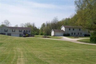 888 E Caston Rd in Uniontown, OH - Building Photo