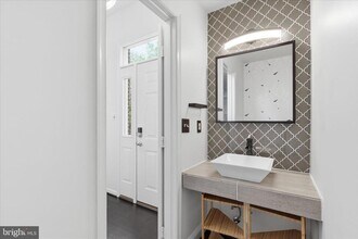 7211 Squirrel Run Ct in West Springfield, VA - Building Photo - Building Photo