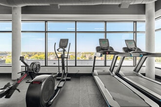 17 Hyman Rue in Dollard-des-Ormeaux, QC - Building Photo - Building Photo