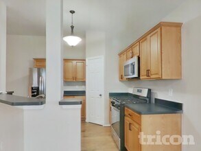 2205 Highland Hills Dr in Conroe, TX - Foto de edificio - Building Photo