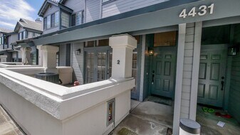 4431 Caminito Sana in San Diego, CA - Building Photo
