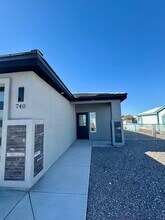 740 Holly St in Bullhead City, AZ - Building Photo - Building Photo