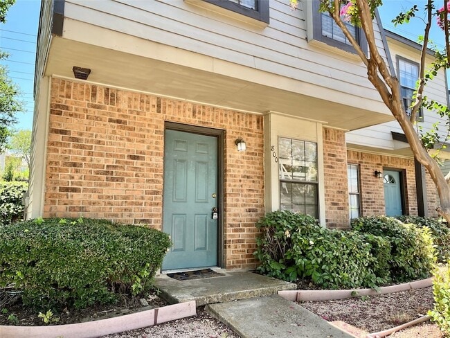 800 W Collins St, Unit 0206 in Denton, TX - Building Photo - Building Photo