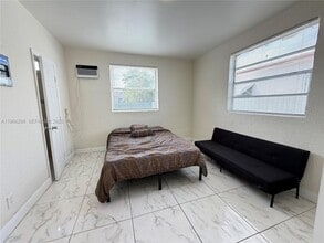 912 NW 9th Ave in Hallandale Beach, FL - Building Photo - Building Photo