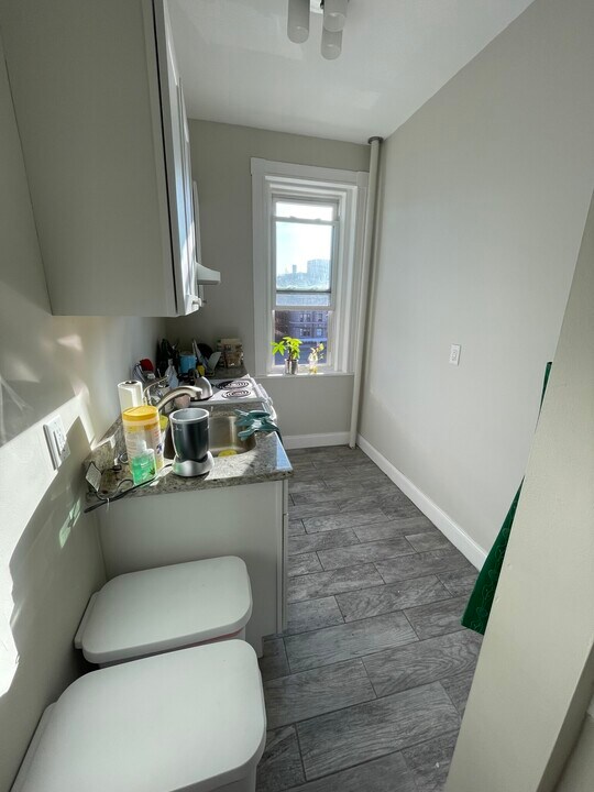 27 Wait St, Unit 303 in Boston, MA - Building Photo